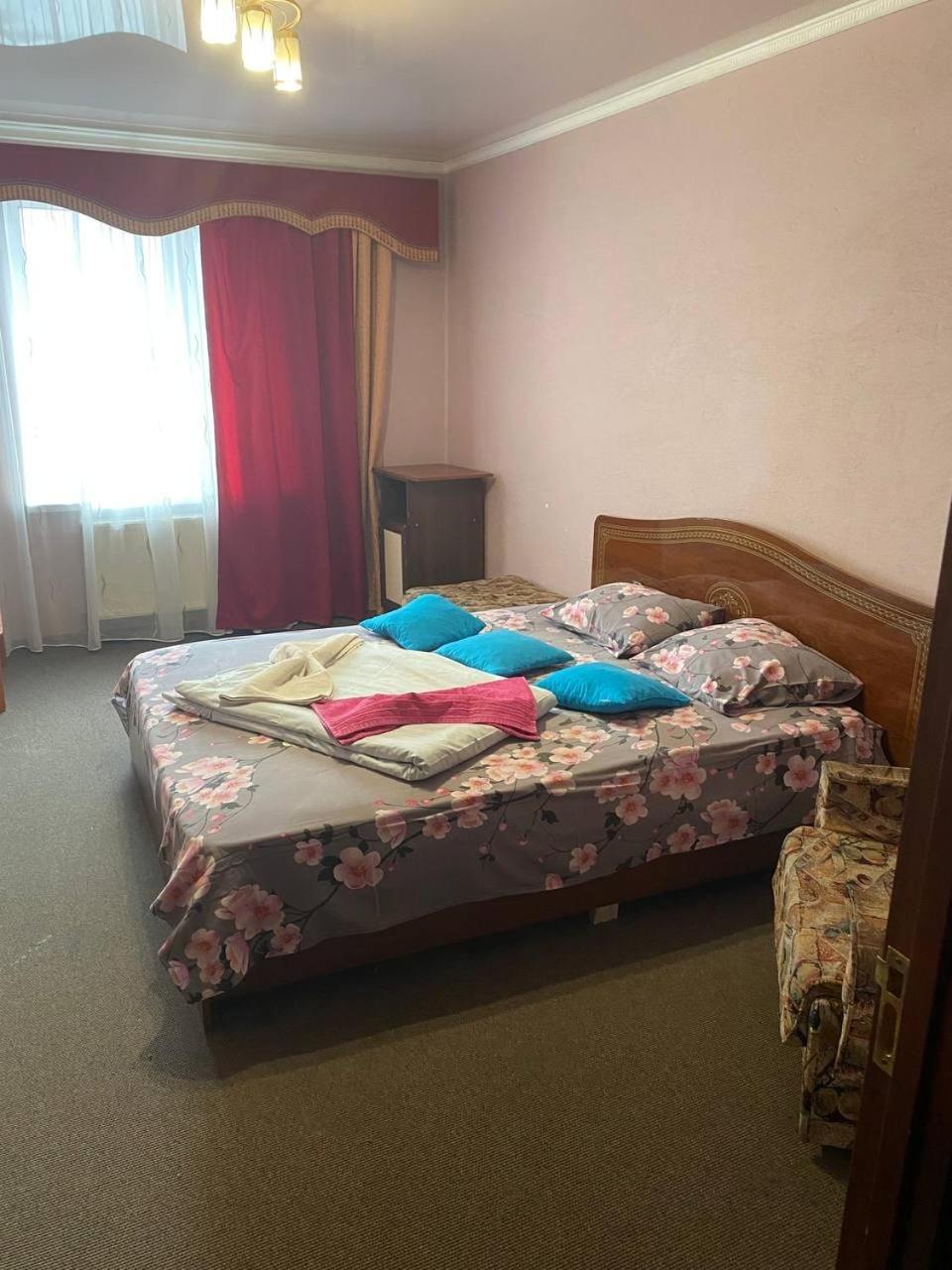 Апартаменти В Парку Umanʼ Exterior foto